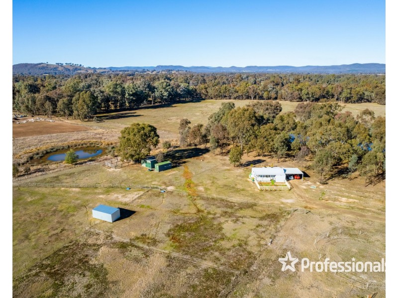 18 Moffat Road, Chiltern VIC 3683