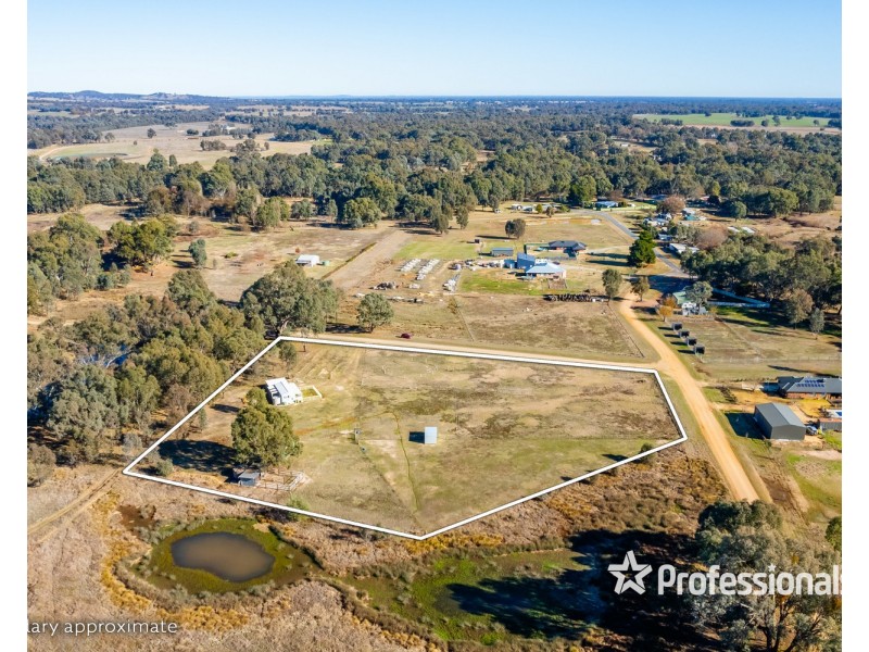 18 Moffat Road, Chiltern VIC 3683