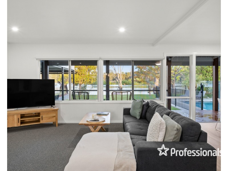 6 Bailey Street, Bundalong VIC 3730