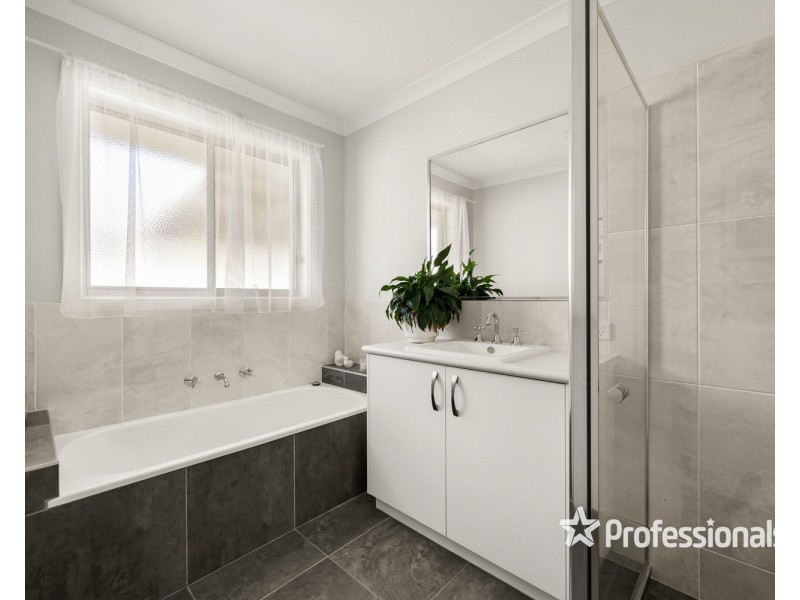 66 Songlark Crescent, Thurgoona NSW 2640