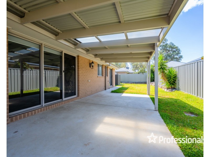 66 Songlark Crescent, Thurgoona NSW 2640