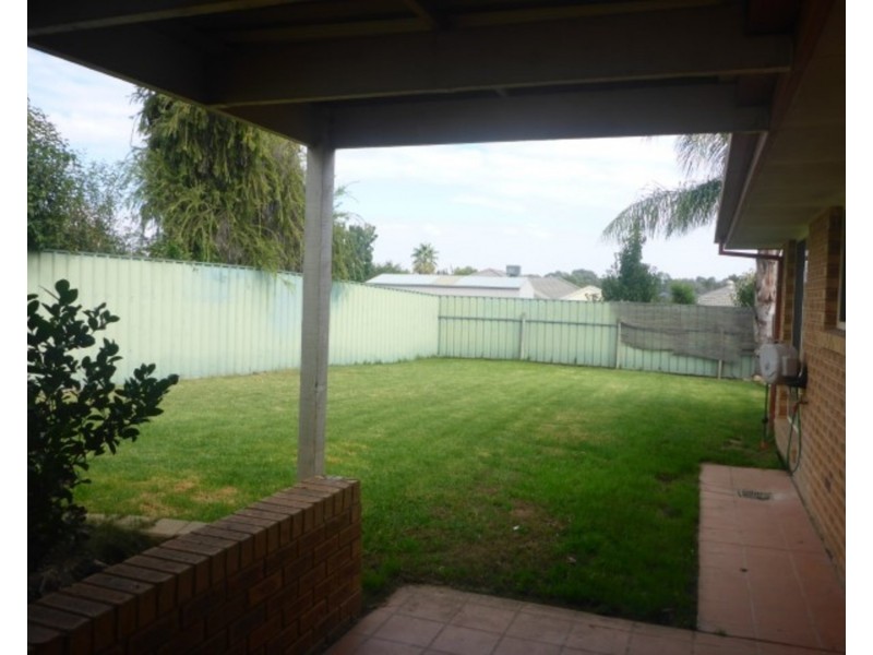 2 Cedar Court, Thurgoona NSW 2640