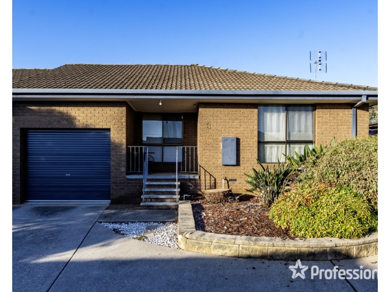3/8 Page Court, West Wodonga VIC 3690