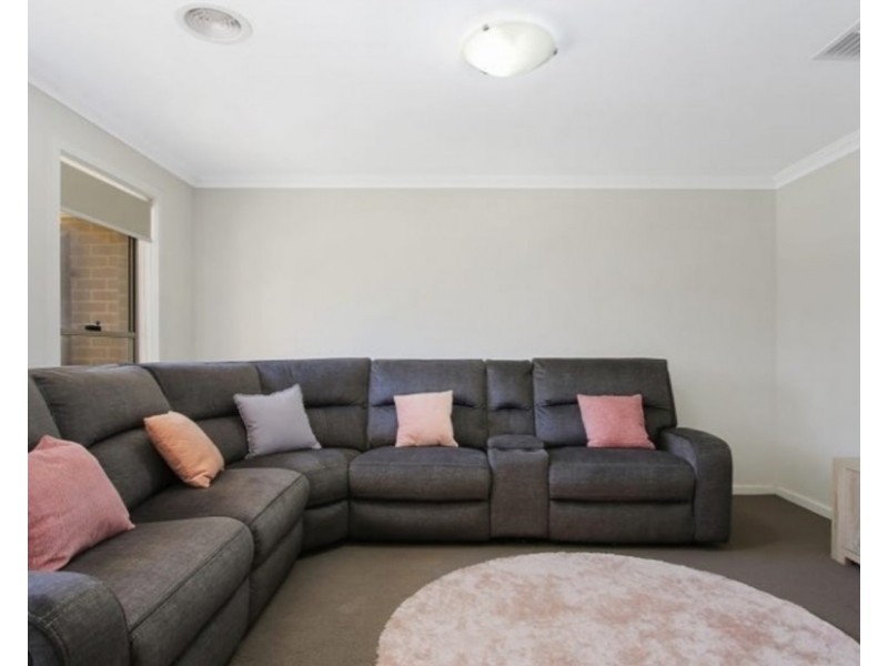 54 Osprey Circuit, Thurgoona NSW 2640