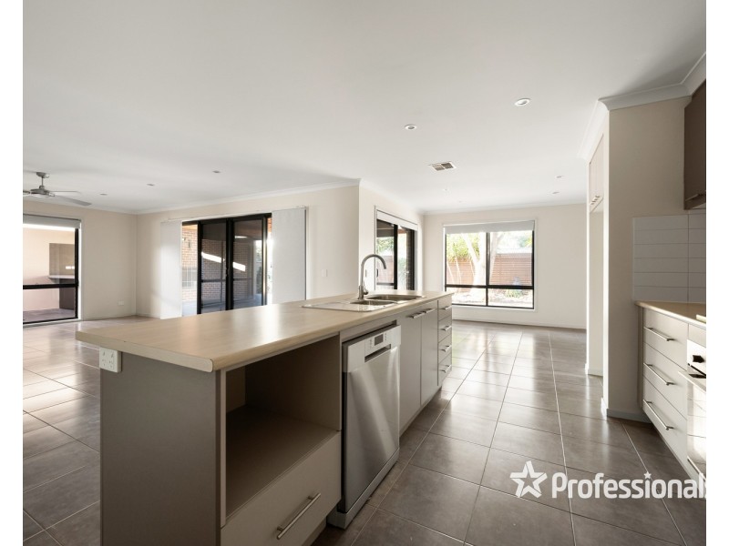 21 Craig Circuit, Leneva VIC 3691