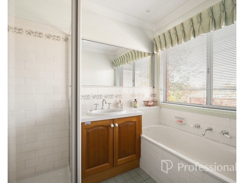 2 Kerferd Court, West Wodonga VIC 3690