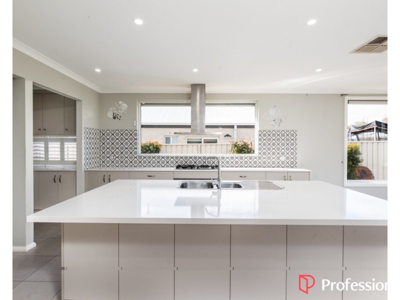 33 Erlandsen Circuit, Wodonga VIC 3690