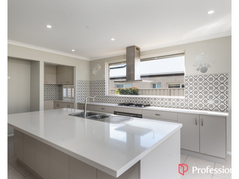 33 Erlandsen Circuit, Wodonga VIC 3690