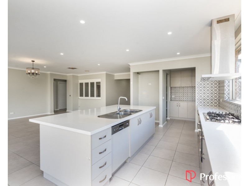 33 Erlandsen Circuit, Wodonga VIC 3690