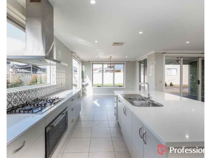 33 Erlandsen Circuit, Wodonga VIC 3690