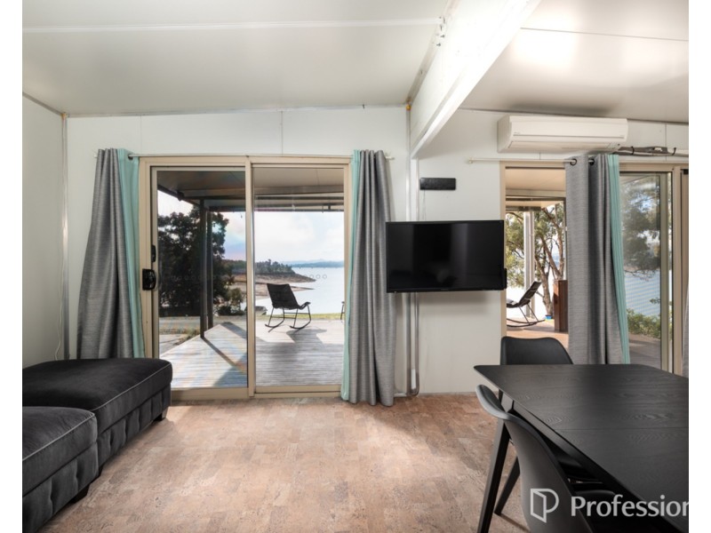 Cabin 68 Lake Hume Tourist Park, Lake Hume Village NSW 3691