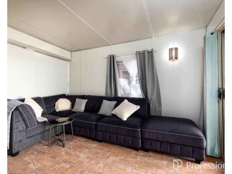 Cabin 68 Lake Hume Tourist Park, Lake Hume Village NSW 3691