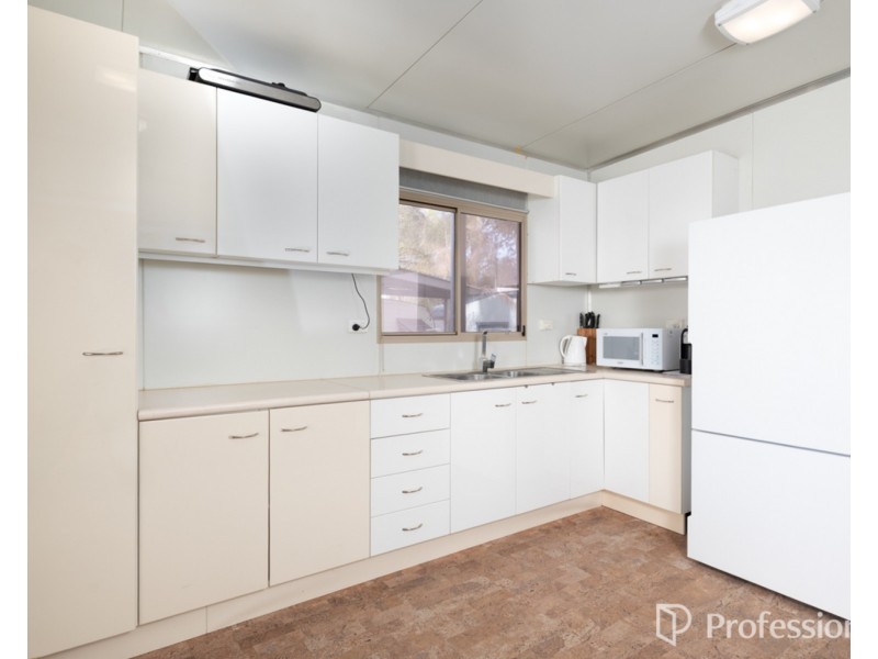 Cabin 68 Lake Hume Tourist Park, Lake Hume Village NSW 3691