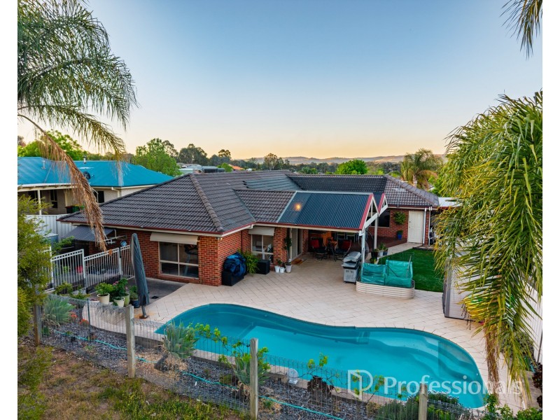 7 Inverness Street, West Wodonga VIC 3690