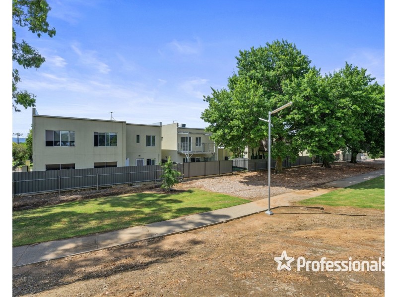 2/76 Charles Street, Wodonga VIC 3690