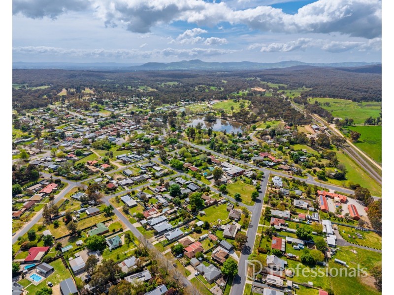 26 Epsom Road, Chiltern VIC 3683