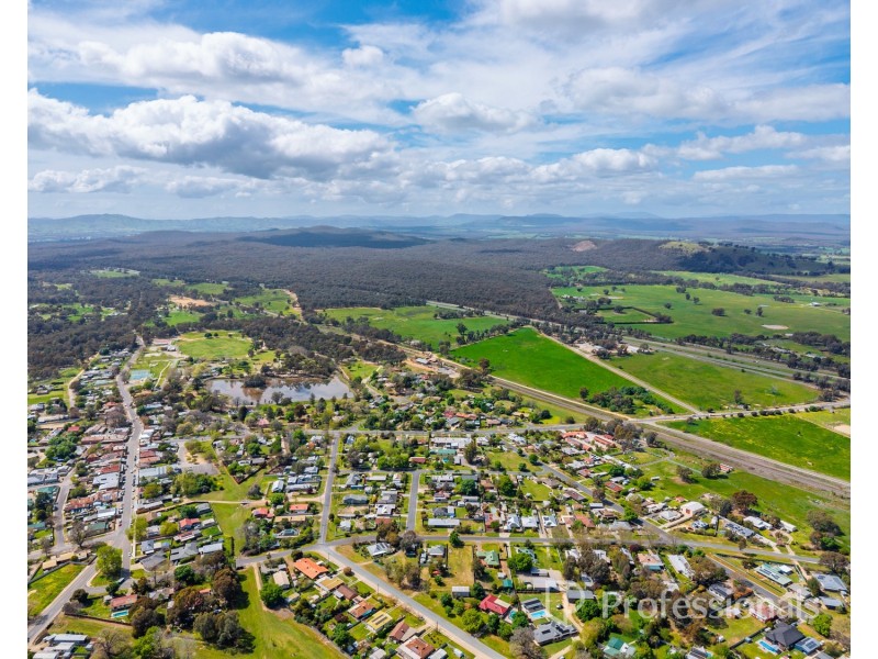 26 Epsom Road, Chiltern VIC 3683