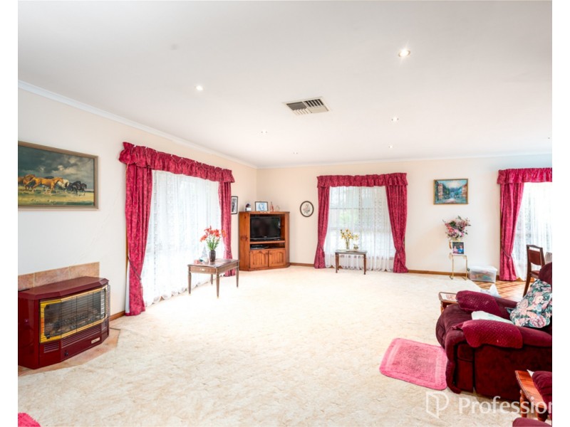 13 Innisfree Drive, West Wodonga VIC 3690