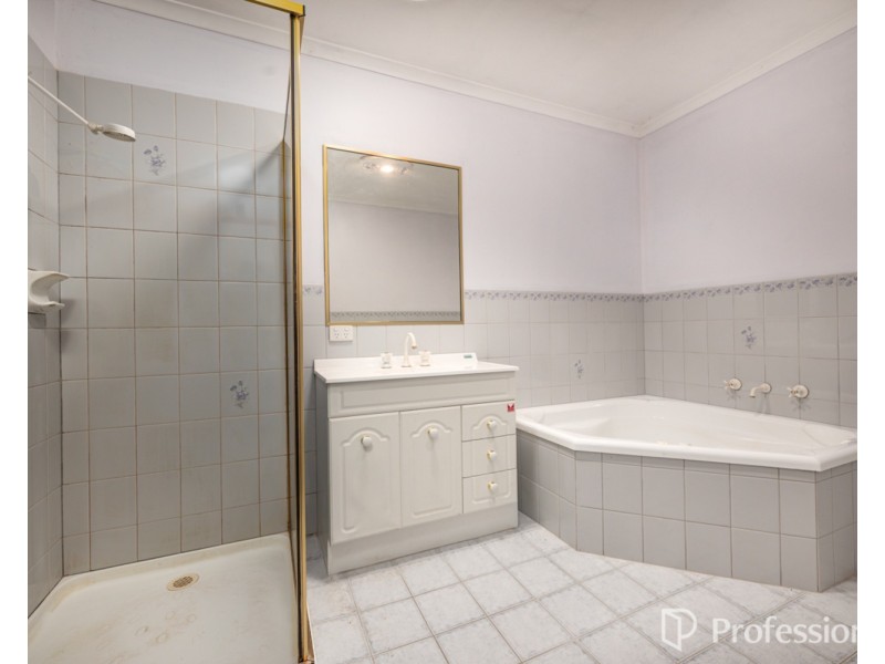 13 Innisfree Drive, West Wodonga VIC 3690