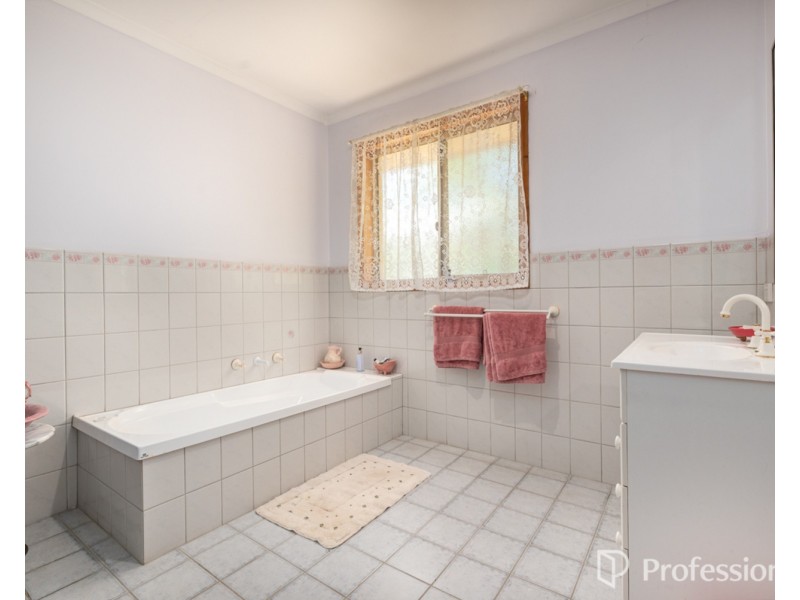 13 Innisfree Drive, West Wodonga VIC 3690