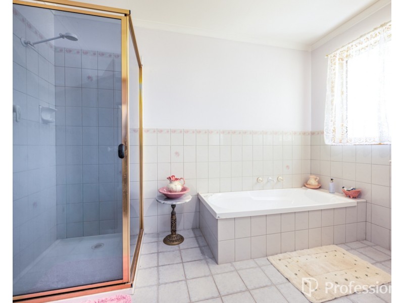 13 Innisfree Drive, West Wodonga VIC 3690