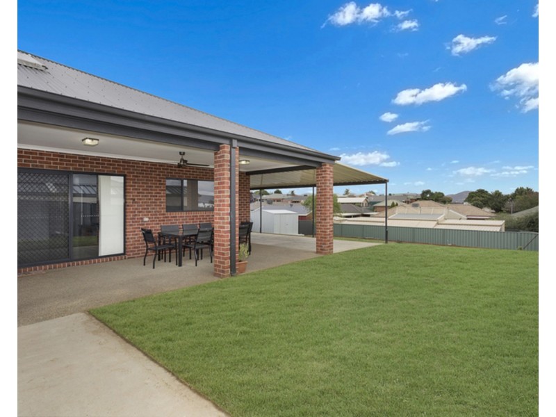 33 Silky Oak Avenue, Wodonga VIC 3690