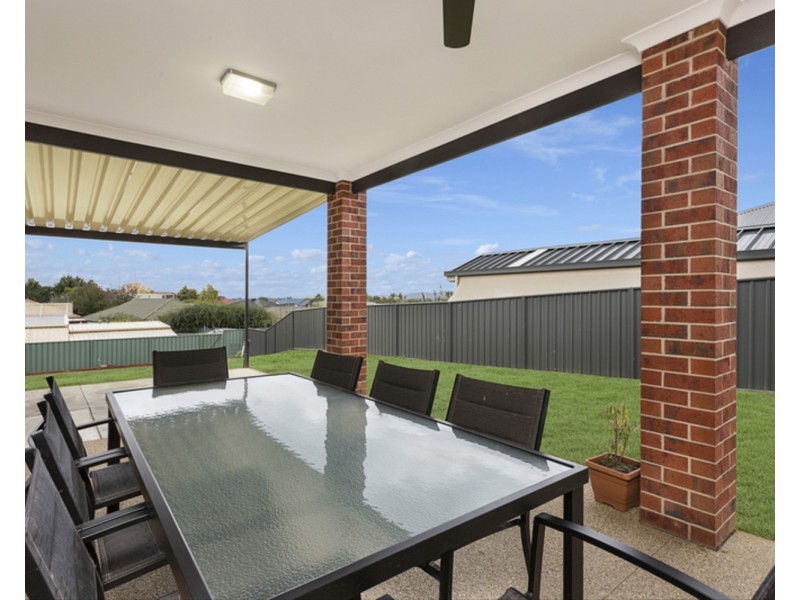 33 Silky Oak Avenue, Wodonga VIC 3690