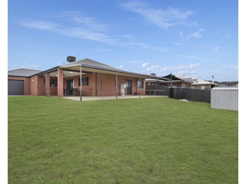 33 Silky Oak Avenue, Wodonga VIC 3690