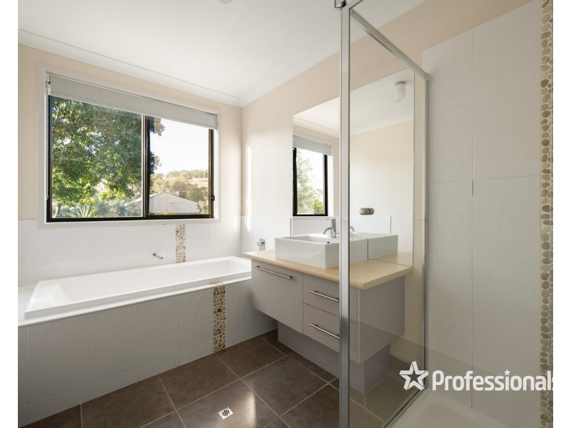 21 Craig Circuit, Leneva VIC 3691