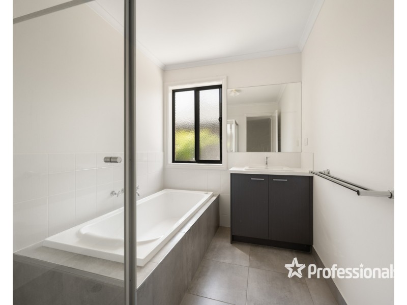 9 Loch Court, Thurgoona NSW 2640