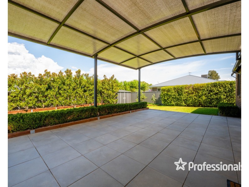 9 Loch Court, Thurgoona NSW 2640