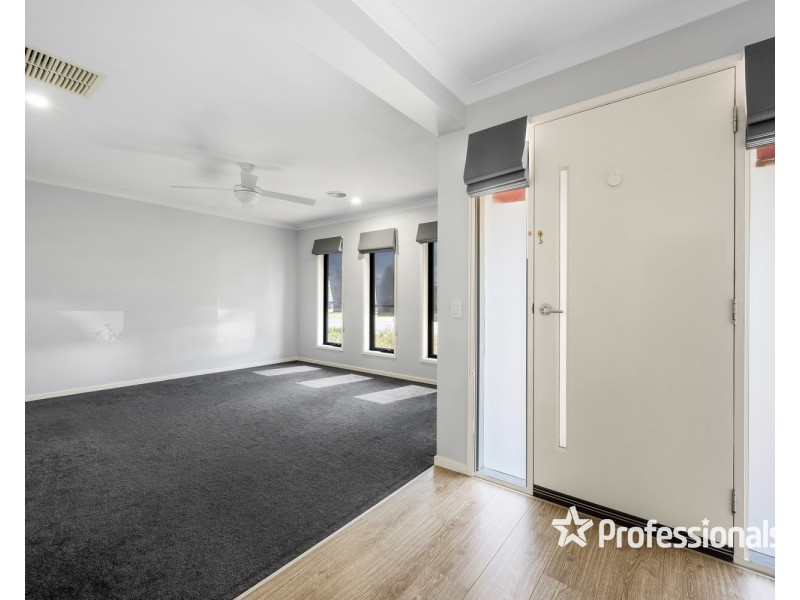 8 Strickland Street, Killara VIC 3691