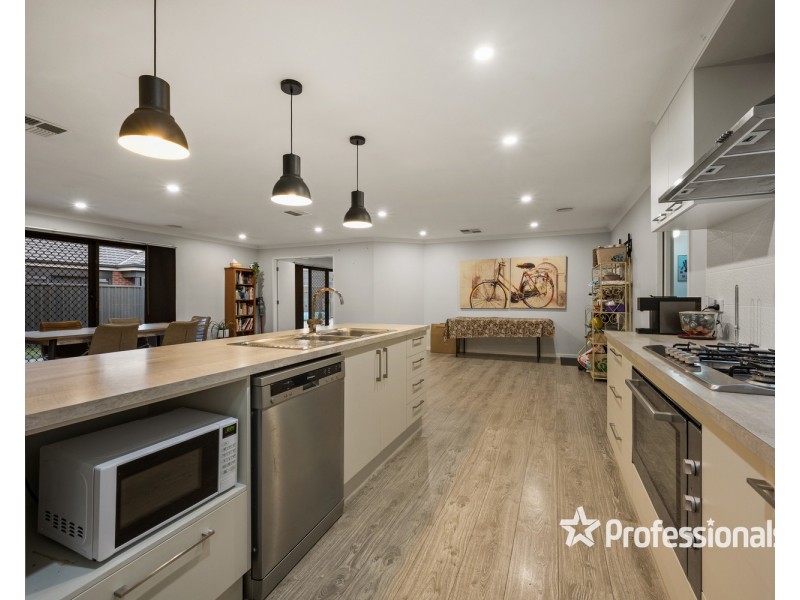 8 Strickland Street, Killara VIC 3691