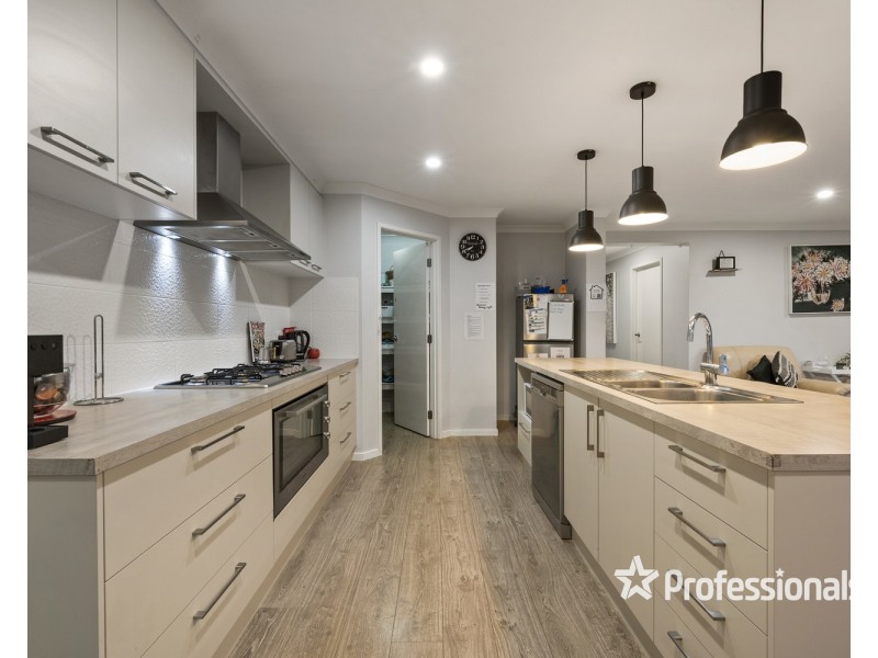 8 Strickland Street, Killara VIC 3691