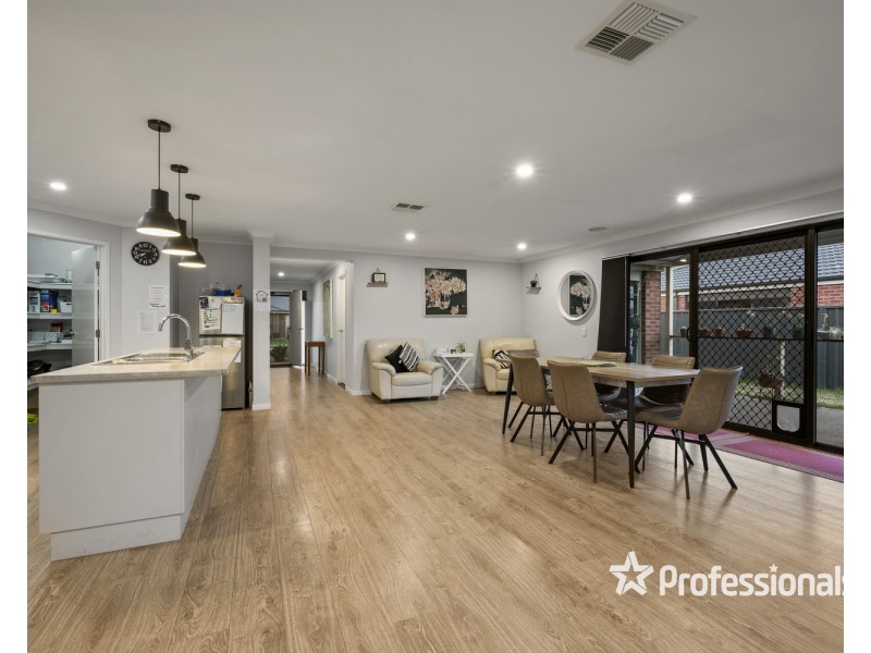 8 Strickland Street, Killara VIC 3691