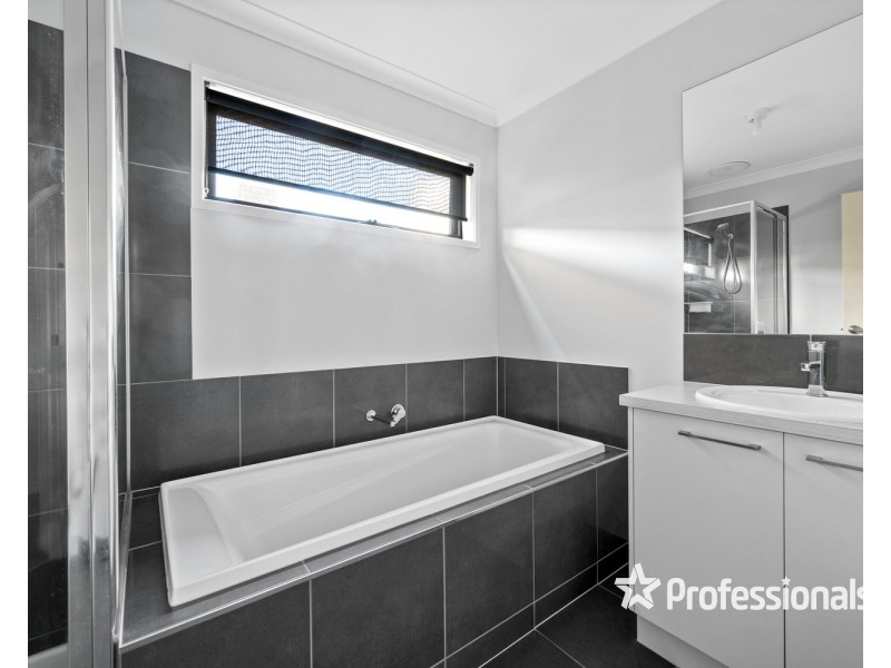 8 Strickland Street, Killara VIC 3691