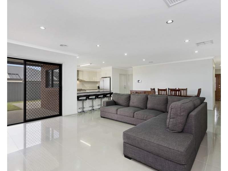 33 Silky Oak Avenue, Wodonga VIC 3690