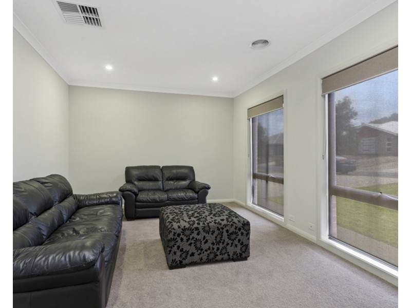 33 Silky Oak Avenue, Wodonga VIC 3690