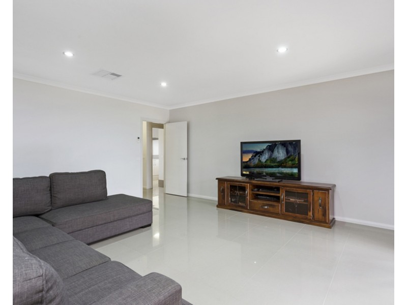 33 Silky Oak Avenue, Wodonga VIC 3690