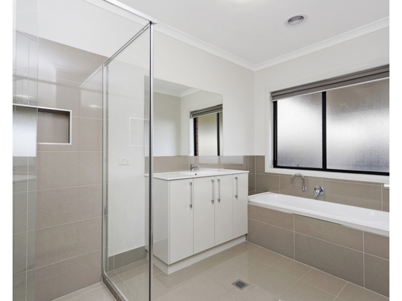 33 Silky Oak Avenue, Wodonga VIC 3690