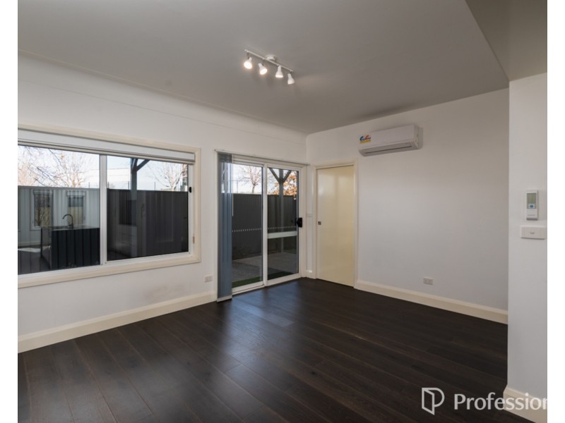 2/76 Charles Street, Wodonga VIC 3690