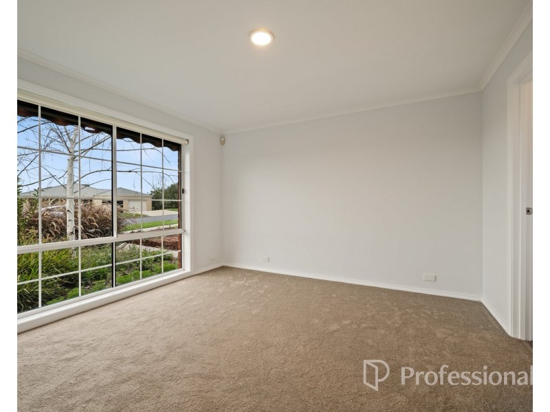 11 Kingfisher Drive, West Wodonga VIC 3690