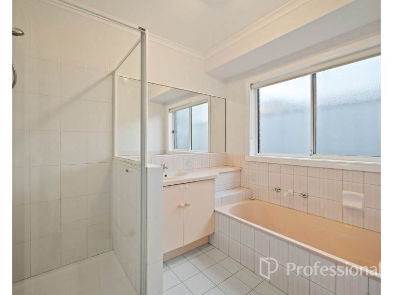 11 Kingfisher Drive, West Wodonga VIC 3690