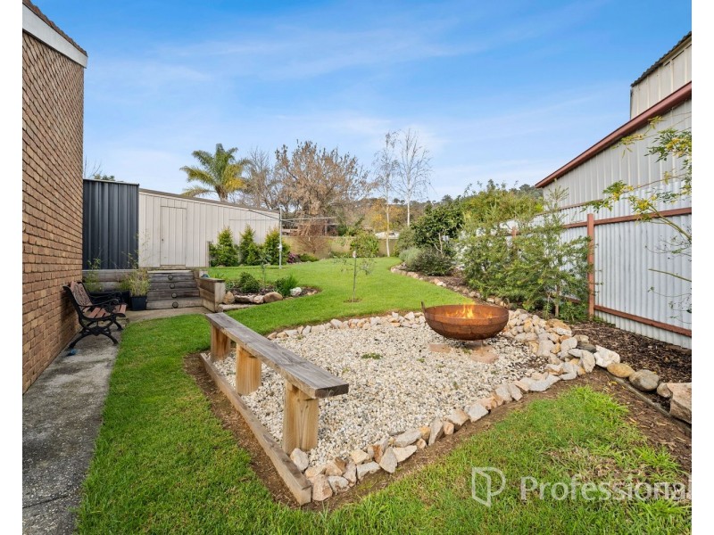 18 Cook Place, West Wodonga VIC 3690