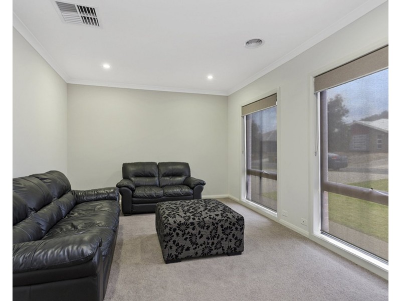33 Silky Oak Avenue, Wodonga VIC 3690