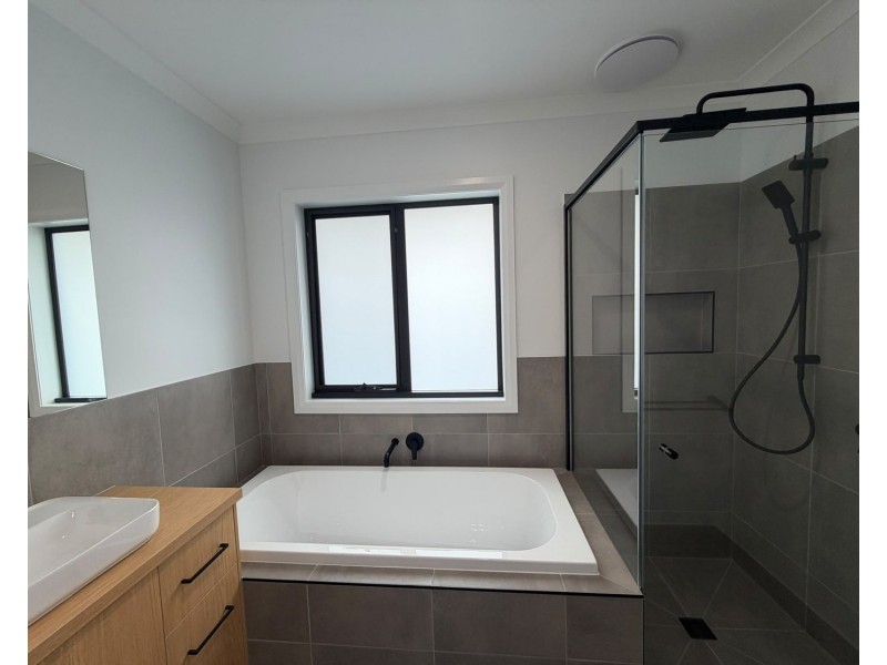 76 Glenwood Boulevard, Baranduda VIC 3691