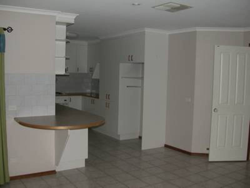 17 Craig Drive, Bellbridge VIC 3691