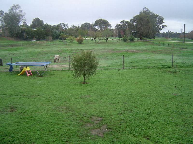 4 Michelle Drive, Kiewa VIC 3691