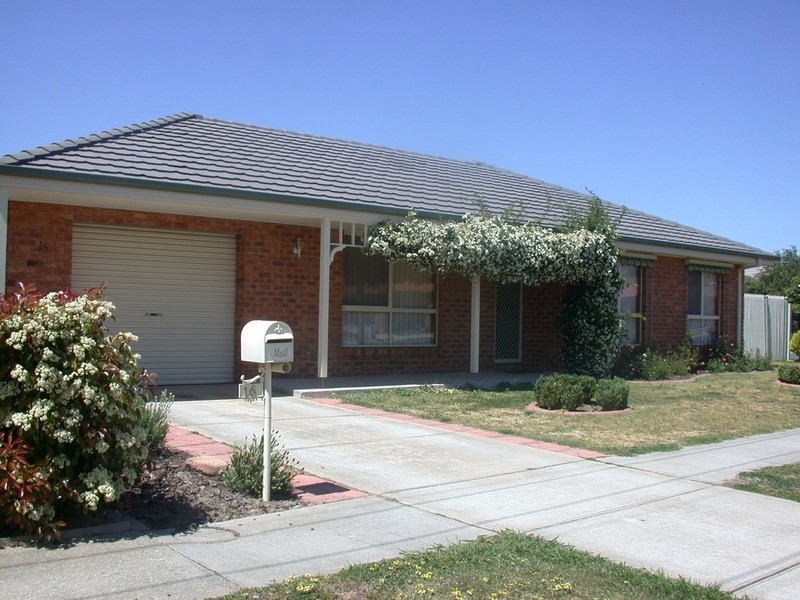 16 Dundee Drive, West Wodonga VIC 3690