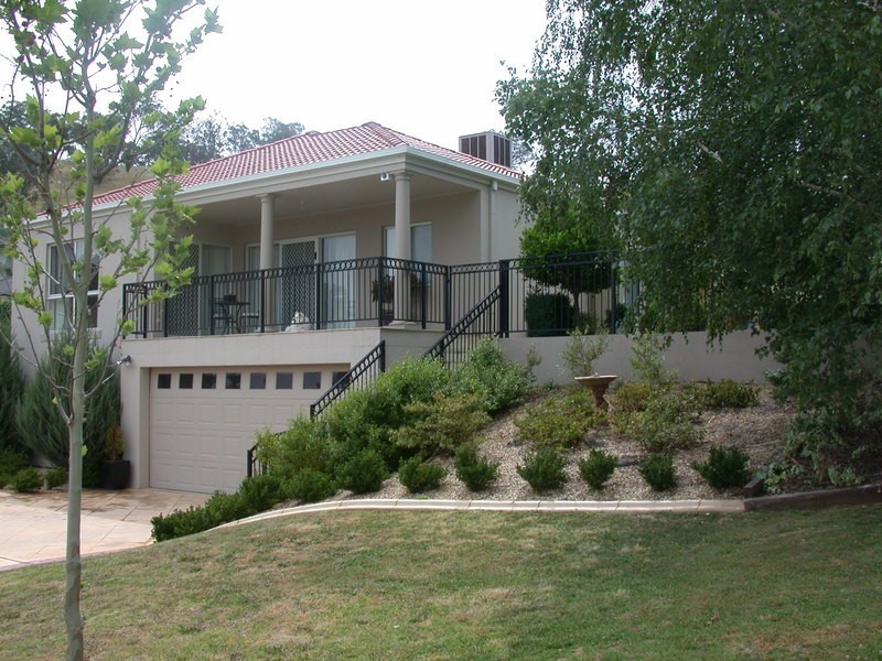 16 Avondale  Drive, Wodonga VIC 3690
